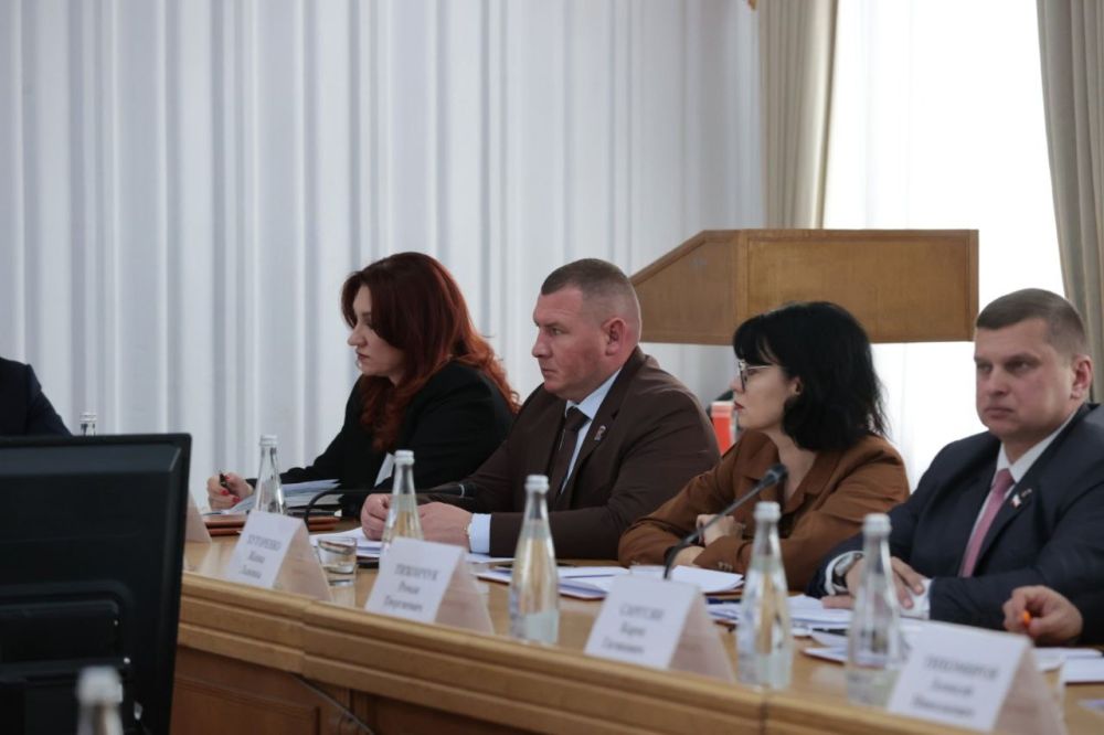 Владимир Константинов: На выездном заседании Комитета Государственного Совета по народной дипломатии и межрегиональным связям в Ялте обсудили вопросы сотрудничества с представителями зарубежных стран Владимир Константинов: На выездном заседании Комитета Государственного Совета по народной дипломатии и межрегиональным связям в Ялте обсудили вопросы сотрудничества с представителями зарубежных стран