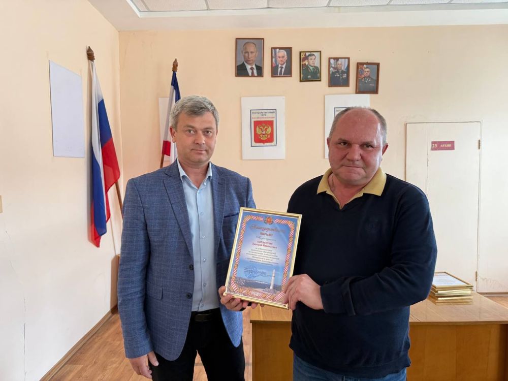 В Керчи чествовали сотрудников военкомата во главе с военным комиссаром по г. Керчи и Ленинскому району Валерием МУРАДОВЫМ с профессиональным праздником В Керчи чествовали сотрудников военкомата во главе с военным комиссаром по г. Керчи и Ленинскому району Валерием МУРАДОВЫМ с профессиональным праздником