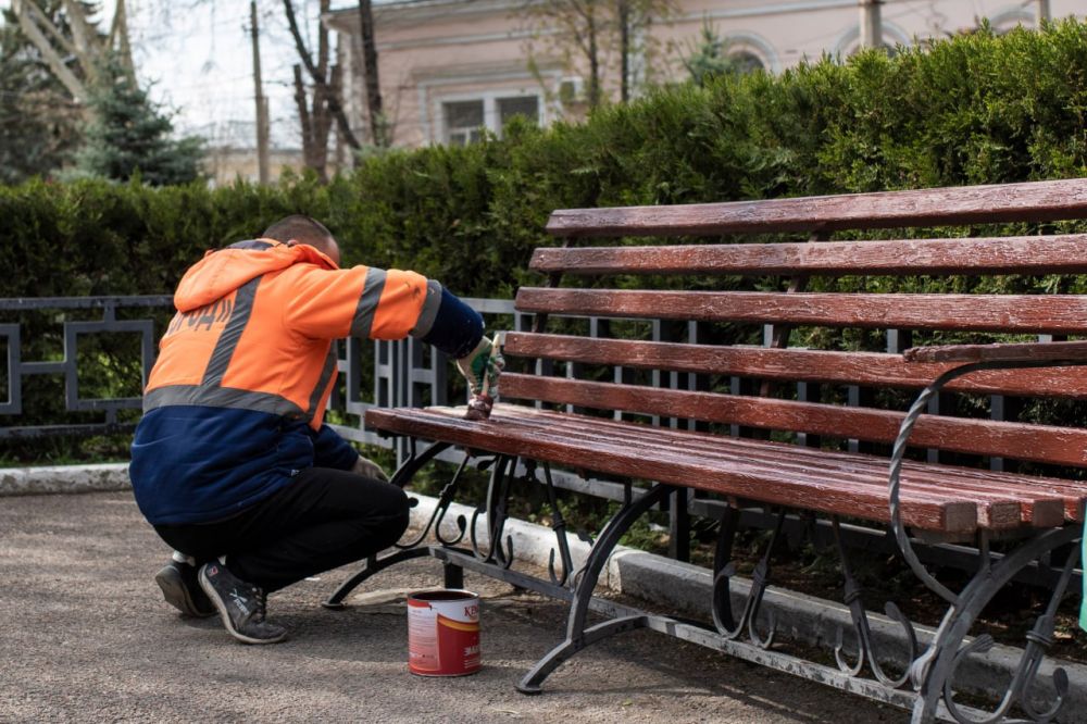 В Симферополе продолжается работа по благоустройству военно-мемориальных объектов, расположенных на территории города В Симферополе продолжается работа по благоустройству военно-мемориальных объектов, расположенных на территории города