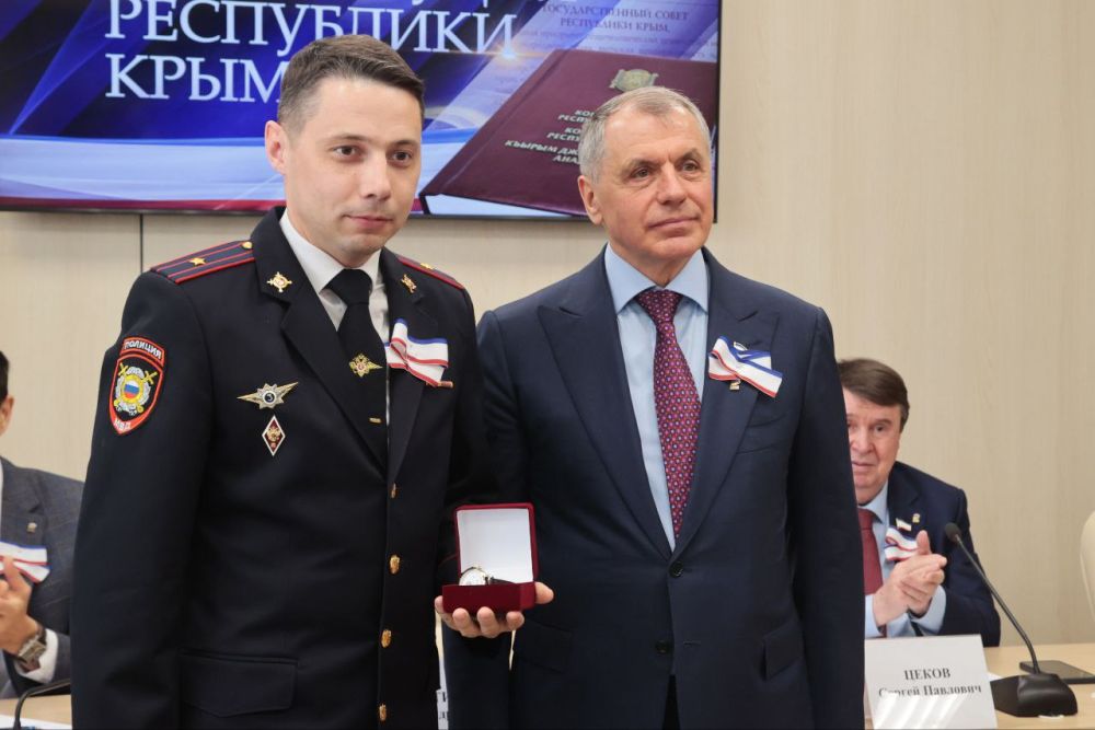 Владимир Константинов: В преддверии 11-й годовщины утверждения Конституции Крыма наградил жителей республики — участников СВО, работников социальной сферы, культуры, сотрудников правоохранительных органов, а также вручил... Владимир Константинов: В преддверии 11-й годовщины утверждения Конституции Крыма наградил жителей республики — участников СВО, работников социальной сферы, культуры, сотрудников правоохранительных органов, а также вручил...