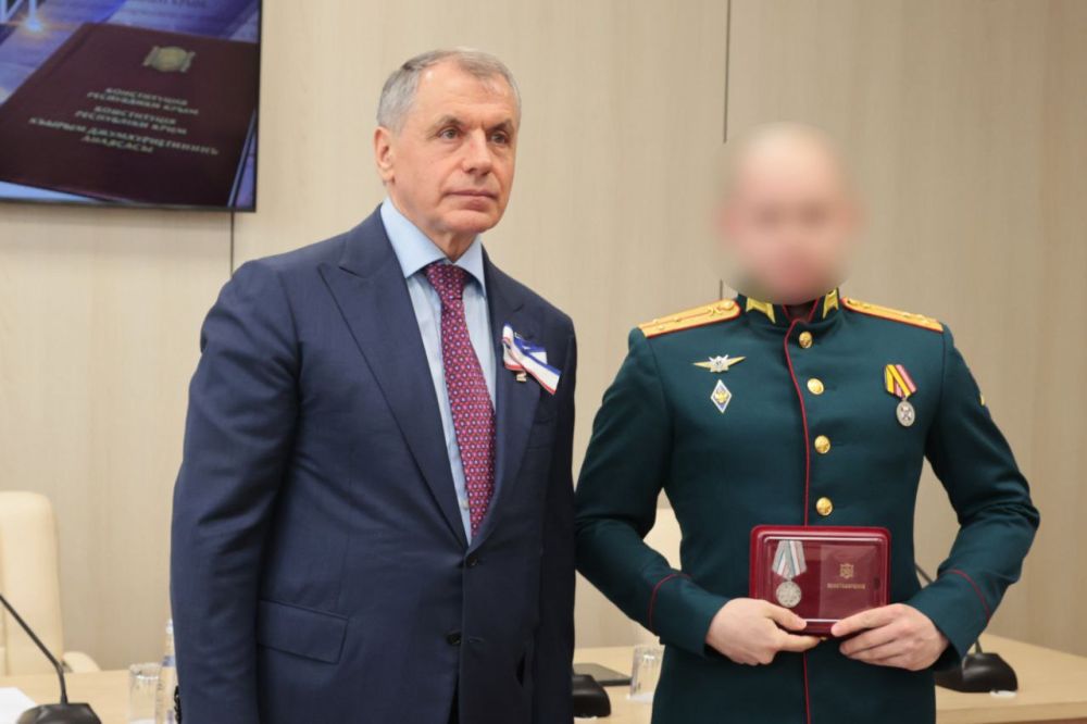 Владимир Константинов: В преддверии 11-й годовщины утверждения Конституции Крыма наградил жителей республики — участников СВО, работников социальной сферы, культуры, сотрудников правоохранительных органов, а также вручил... Владимир Константинов: В преддверии 11-й годовщины утверждения Конституции Крыма наградил жителей республики — участников СВО, работников социальной сферы, культуры, сотрудников правоохранительных органов, а также вручил...