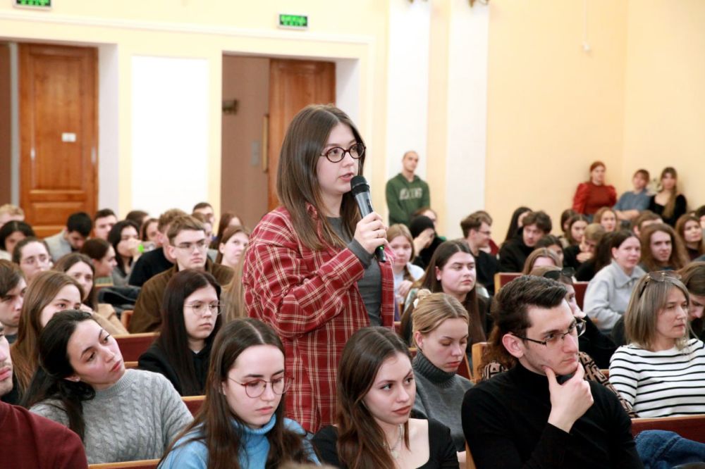 Провели очередную встречу со студентами Ордена Трудового Красного Знамени Медицинском институте им. С.И. Георгиевского Крымского федерального университета им. В. И. Вернадского. Совместно с руководством вуза ответили на... Провели очередную встречу со студентами Ордена Трудового Красного Знамени Медицинском институте им. С.И. Георгиевского Крымского федерального университета им. В. И. Вернадского. Совместно с руководством вуза ответили на...