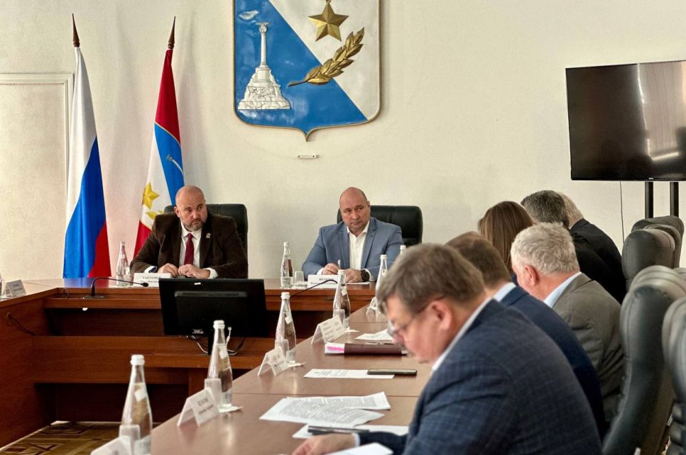 Владимир Немцев: Накануне в Законодательном Собрании Севастополя состоялось расширенное заседание комитета по городской инфраструктуре, на котором был заслушан отчёт Департамента по имущественным и земельным отношениям о... Владимир Немцев: Накануне в Законодательном Собрании Севастополя состоялось расширенное заседание комитета по городской инфраструктуре, на котором был заслушан отчёт Департамента по имущественным и земельным отношениям о...