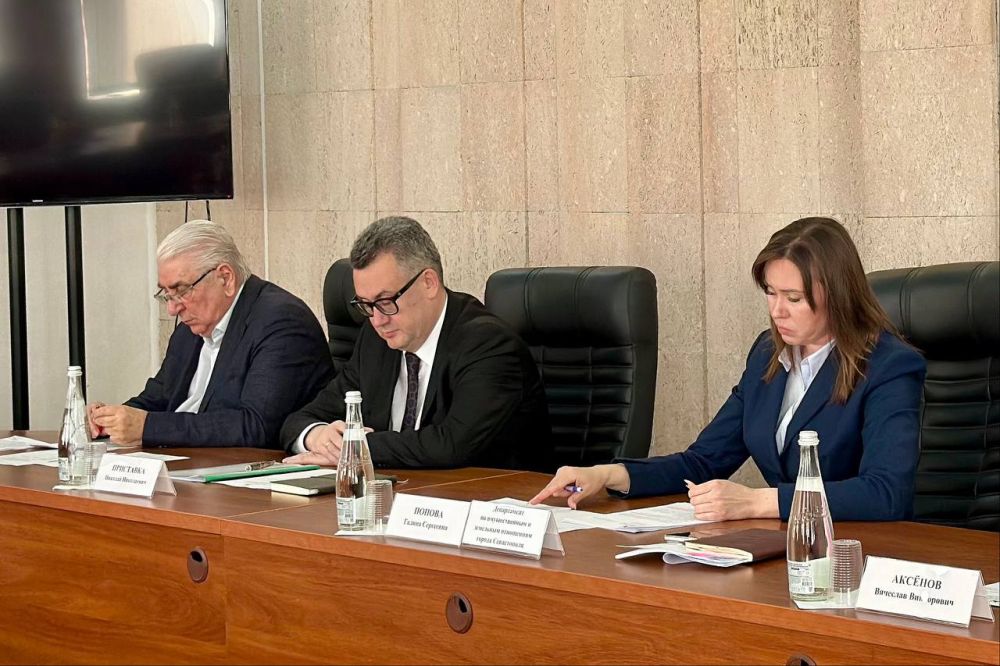 Владимир Немцев: Накануне в Законодательном Собрании Севастополя состоялось расширенное заседание комитета по городской инфраструктуре, на котором был заслушан отчёт Департамента по имущественным и земельным отношениям о... Владимир Немцев: Накануне в Законодательном Собрании Севастополя состоялось расширенное заседание комитета по городской инфраструктуре, на котором был заслушан отчёт Департамента по имущественным и земельным отношениям о...