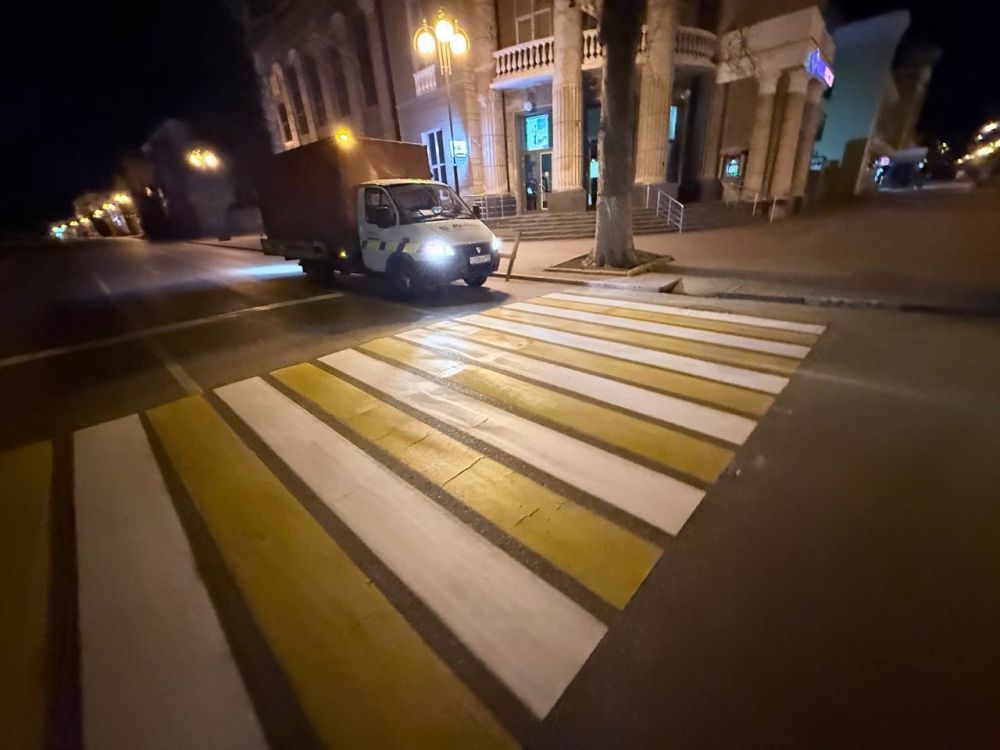 #жкх. В Керчи наносят горизонтальную разметку на дорогах #жкх. В Керчи наносят горизонтальную разметку на дорогах