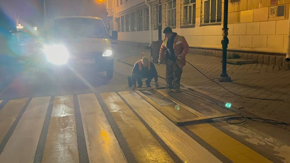 #жкх. В Керчи наносят горизонтальную разметку на дорогах #жкх. В Керчи наносят горизонтальную разметку на дорогах