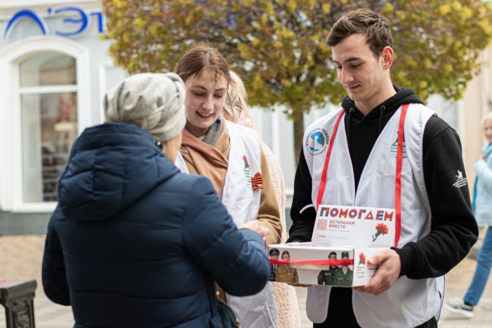 В Симферополе стартовала благотворительная акция «Красная гвоздика», целью которой является помощь ветеранам В Симферополе стартовала благотворительная акция «Красная гвоздика», целью которой является помощь ветеранам
