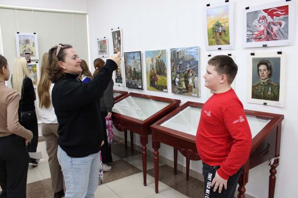Открытие выставки работ и награждение победителей II Крымского конкурса детского художественного творчества состоялось сегодня в Симферопольском художественном музее Открытие выставки работ и награждение победителей II Крымского конкурса детского художественного творчества состоялось сегодня в Симферопольском художественном музее