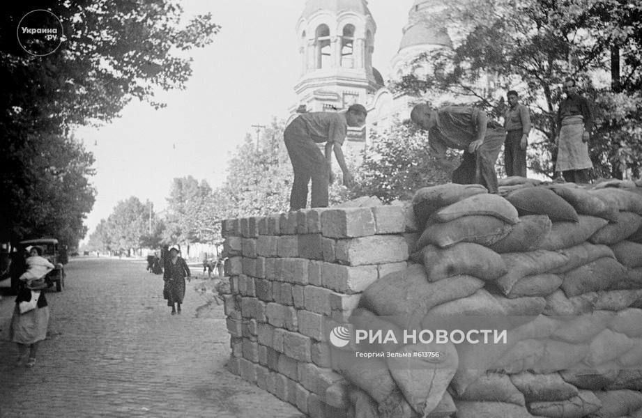 В спецпроекте «Фотоальбом Победы» мы каждый день публикуем небольшую подборку фото- и кинохроники военных лет В спецпроекте «Фотоальбом Победы» мы каждый день публикуем небольшую подборку фото- и кинохроники военных лет