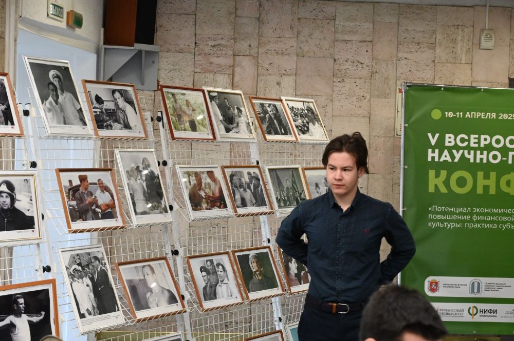 В столице Крыма Ирина Кивико открыла фотовыставку, посвященную Дню космонавтики В столице Крыма Ирина Кивико открыла фотовыставку, посвященную Дню космонавтики