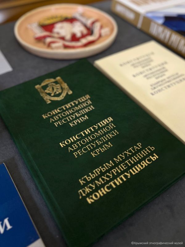 В Крымском этнографическом музее с 11 апреля 2025 года представлена выставка «Основной закон государства», посвященная Дню Конституции Республики Крым В Крымском этнографическом музее с 11 апреля 2025 года представлена выставка «Основной закон государства», посвященная Дню Конституции Республики Крым