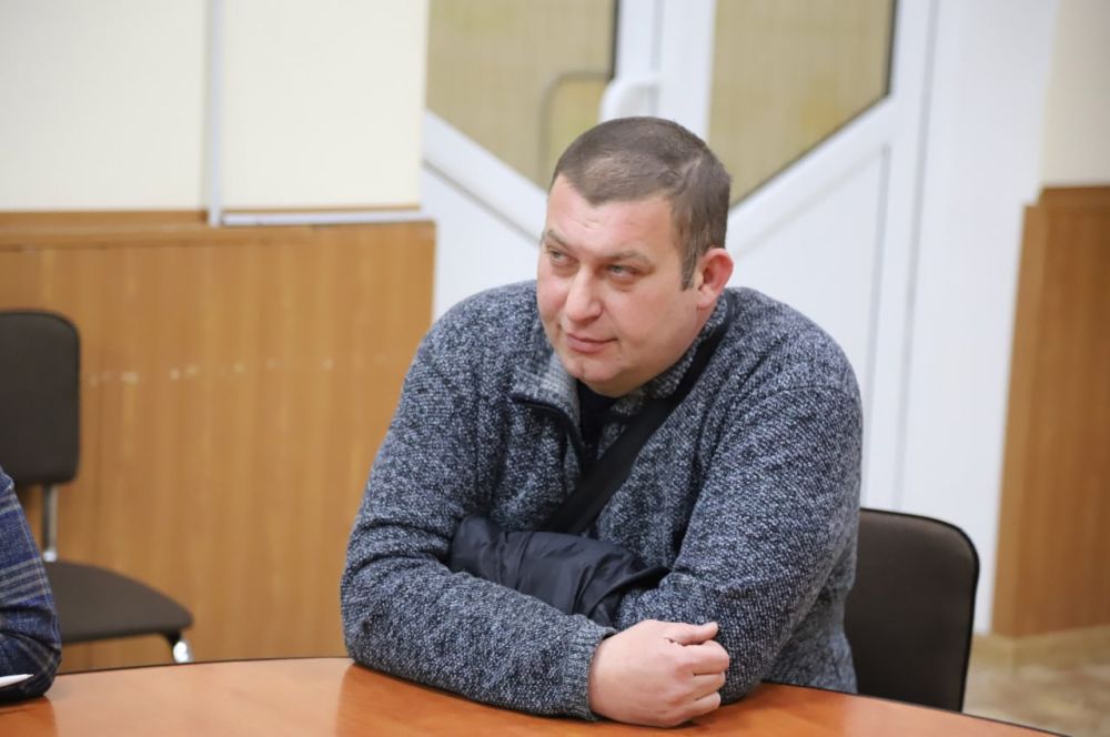 По инициативе жителей садового товарищества "Энтузиаст", глава администрации района Анжелика Ястребова, совместно со специалистами и руководителями ресурсоснабжающих организаций, обсудила проблемные вопросы их членов По инициативе жителей садового товарищества "Энтузиаст", глава администрации района Анжелика Ястребова, совместно со специалистами и руководителями ресурсоснабжающих организаций, обсудила проблемные вопросы их членов
