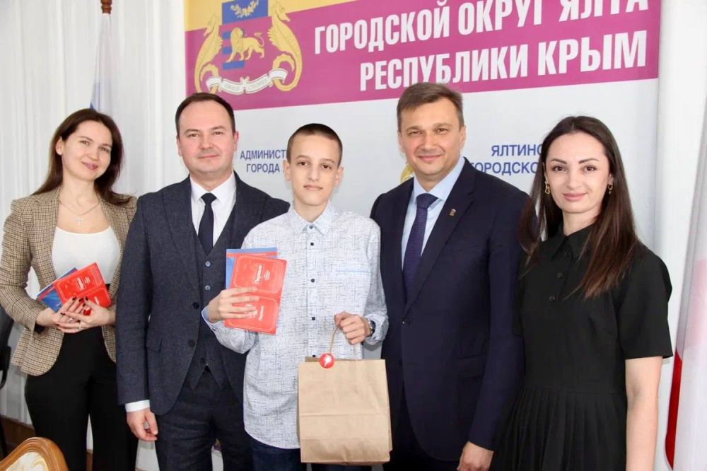 Константин Шимановский: В День Конституции Республики Крым состоялось первое заседания Совета по межнациональным и межконфессиональным отношениям при главе администрации Ялты! Константин Шимановский: В День Конституции Республики Крым состоялось первое заседания Совета по межнациональным и межконфессиональным отношениям при главе администрации Ялты!
