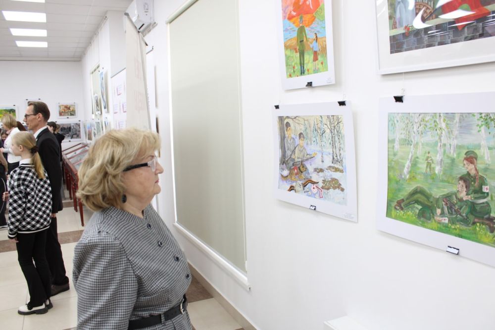 Открытие выставки работ и награждение победителей II Крымского конкурса детского художественного творчества состоялось сегодня в Симферопольском художественном музее Открытие выставки работ и награждение победителей II Крымского конкурса детского художественного творчества состоялось сегодня в Симферопольском художественном музее