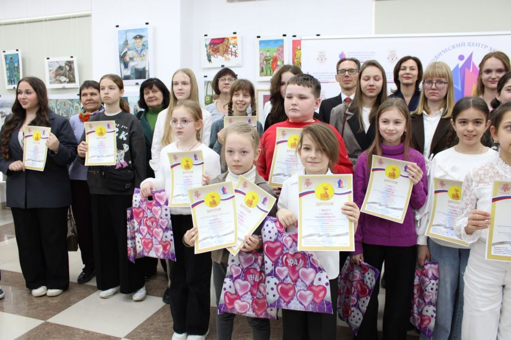 Открытие выставки работ и награждение победителей II Крымского конкурса детского художественного творчества состоялось сегодня в Симферопольском художественном музее Открытие выставки работ и награждение победителей II Крымского конкурса детского художественного творчества состоялось сегодня в Симферопольском художественном музее