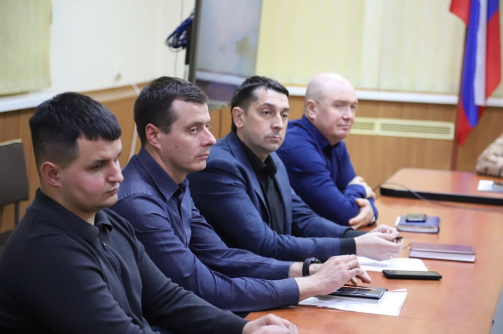 По инициативе жителей садового товарищества "Энтузиаст", глава администрации района Анжелика Ястребова, совместно со специалистами и руководителями ресурсоснабжающих организаций, обсудила проблемные вопросы их членов По инициативе жителей садового товарищества "Энтузиаст", глава администрации района Анжелика Ястребова, совместно со специалистами и руководителями ресурсоснабжающих организаций, обсудила проблемные вопросы их членов