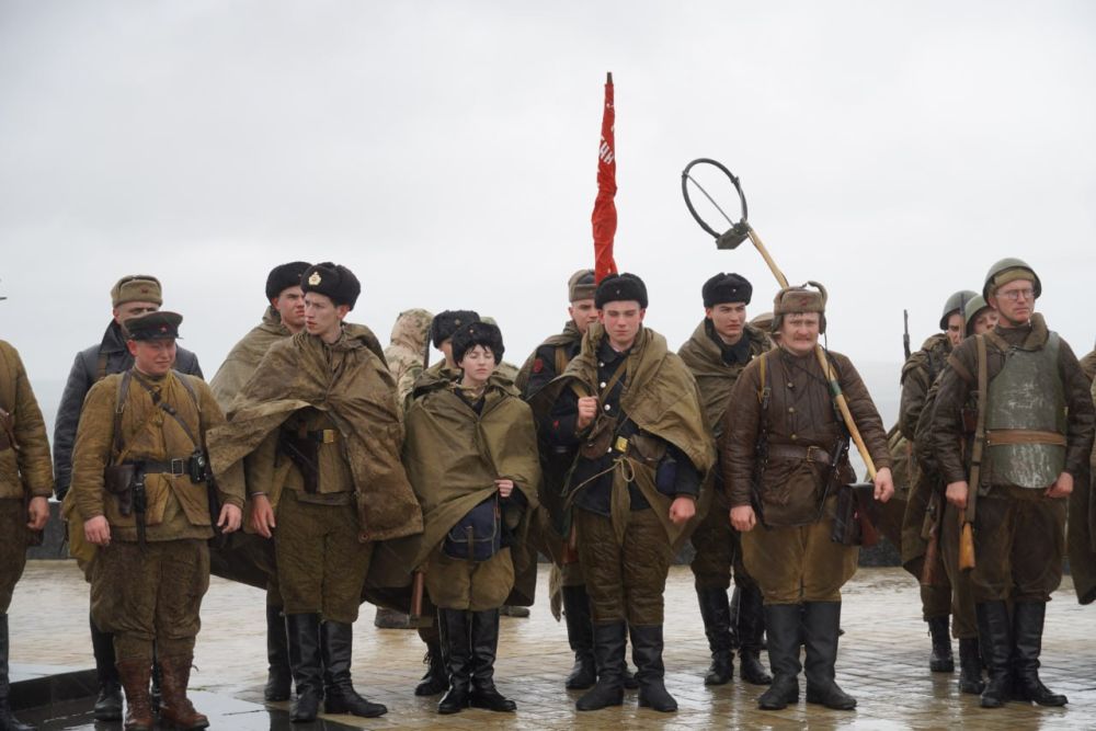 #память. Сегодня, в 81-ю годовщину освобождения Керчи от немецко-фашистских захватчиков, флаг Победы также развевается над нашим городом #память. Сегодня, в 81-ю годовщину освобождения Керчи от немецко-фашистских захватчиков, флаг Победы также развевается над нашим городом