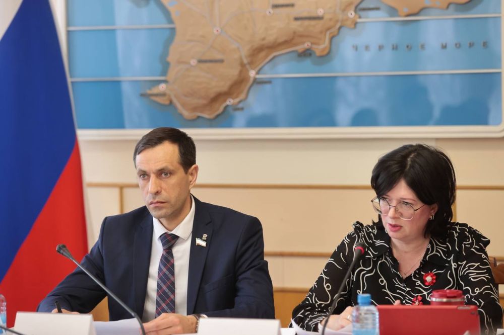 Крымские парламентарии делятся опытом взаимодействия с органами исполнительной власти и местного самоуправления, налогообложения, наполнения бюджетов и инициативного бюджетирования с коллегами из воссоединенных субъектов... Крымские парламентарии делятся опытом взаимодействия с органами исполнительной власти и местного самоуправления, налогообложения, наполнения бюджетов и инициативного бюджетирования с коллегами из воссоединенных субъектов...