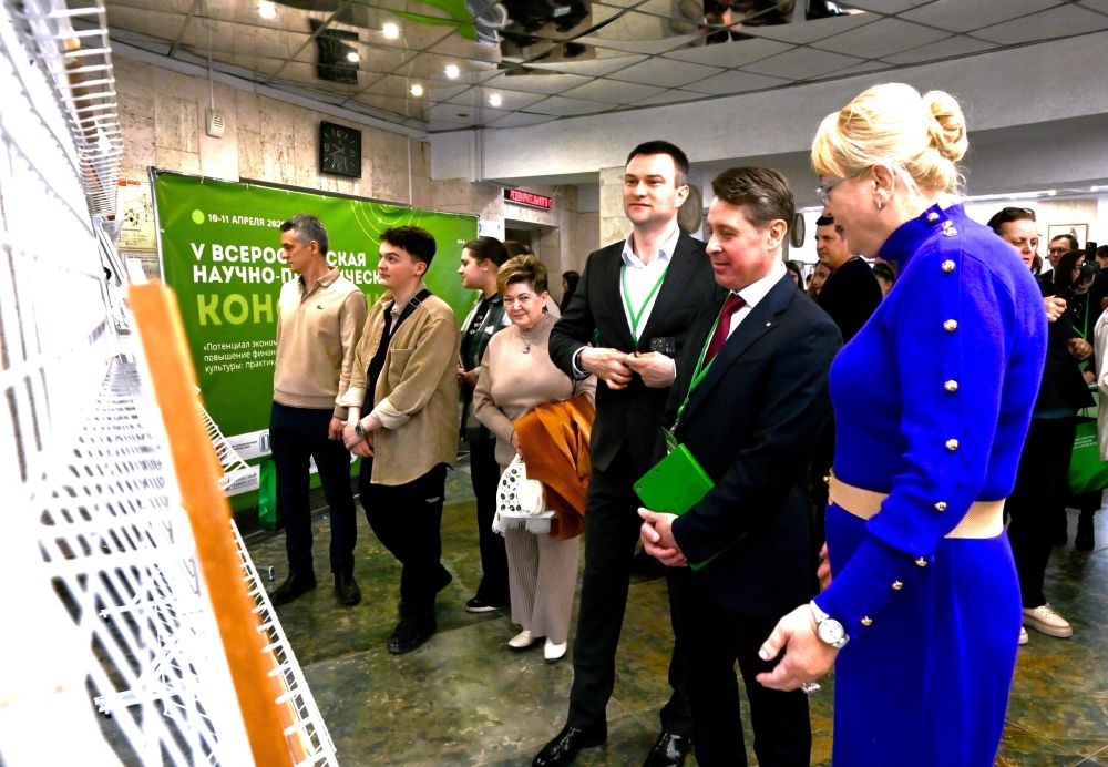 В столице Крыма Ирина Кивико открыла фотовыставку, посвященную Дню космонавтики В столице Крыма Ирина Кивико открыла фотовыставку, посвященную Дню космонавтики