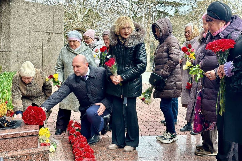 Владимир Немцев: Сегодня у Мемориальной стены в честь героической обороны города 1941-1942 годов прошёл традиционный памятный митинг, посвящённый Международному дню освобождения узников фашистских концлагерей Владимир Немцев: Сегодня у Мемориальной стены в честь героической обороны города 1941-1942 годов прошёл традиционный памятный митинг, посвящённый Международному дню освобождения узников фашистских концлагерей