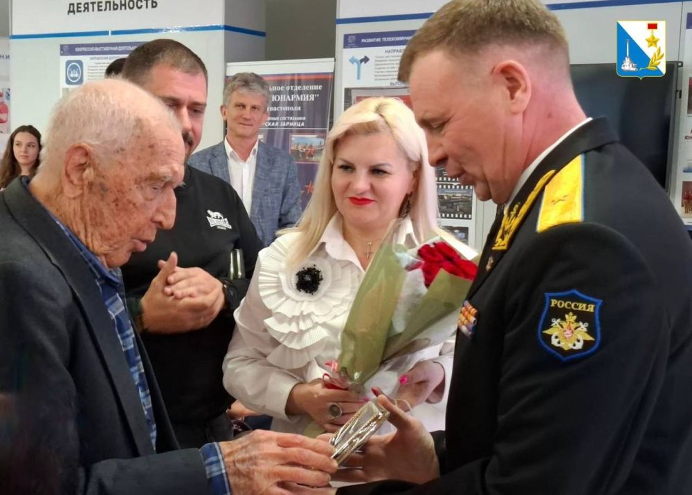 В Севастополе ветеранам Великой Отечественной войны присвоено звание «Почетный гражданин муниципального образования» В Севастополе ветеранам Великой Отечественной войны присвоено звание «Почетный гражданин муниципального образования»