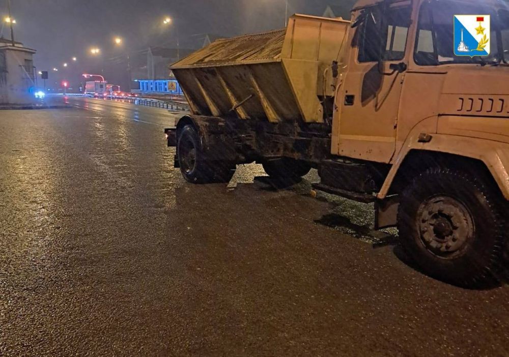 Из-за ухудшения погоды коммунальные службы города работают в повышенной готовности Из-за ухудшения погоды коммунальные службы города работают в повышенной готовности