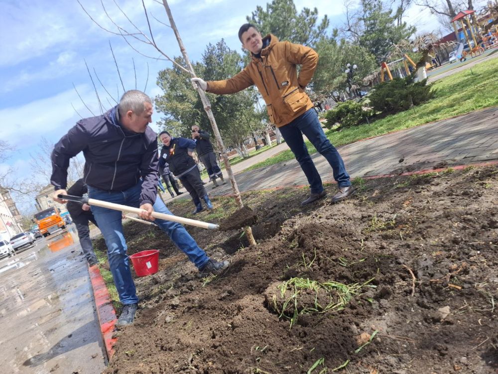 Сегодня мы отмечаем день освобождения города-героя Керчи от немецко-фашистских захватчиков Сегодня мы отмечаем день освобождения города-героя Керчи от немецко-фашистских захватчиков