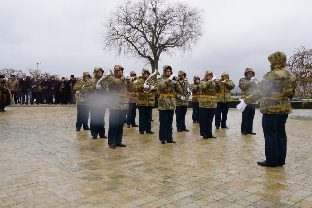 #память. Сегодня, в 81-ю годовщину освобождения Керчи от немецко-фашистских захватчиков, флаг Победы также развевается над нашим городом #память. Сегодня, в 81-ю годовщину освобождения Керчи от немецко-фашистских захватчиков, флаг Победы также развевается над нашим городом