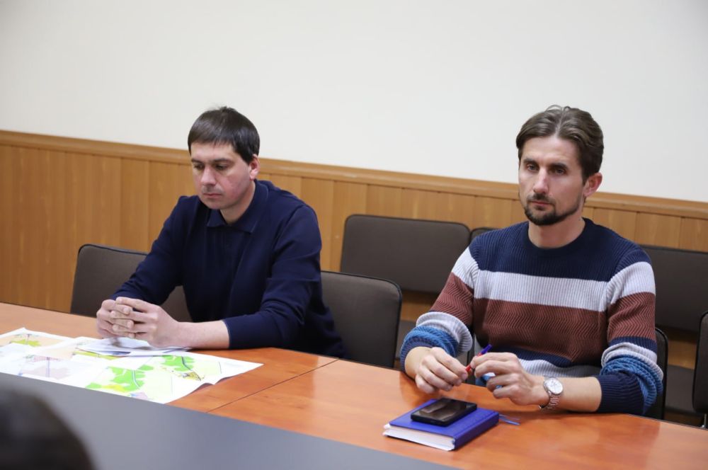 По инициативе жителей садового товарищества "Энтузиаст", глава администрации района Анжелика Ястребова, совместно со специалистами и руководителями ресурсоснабжающих организаций, обсудила проблемные вопросы их членов По инициативе жителей садового товарищества "Энтузиаст", глава администрации района Анжелика Ястребова, совместно со специалистами и руководителями ресурсоснабжающих организаций, обсудила проблемные вопросы их членов