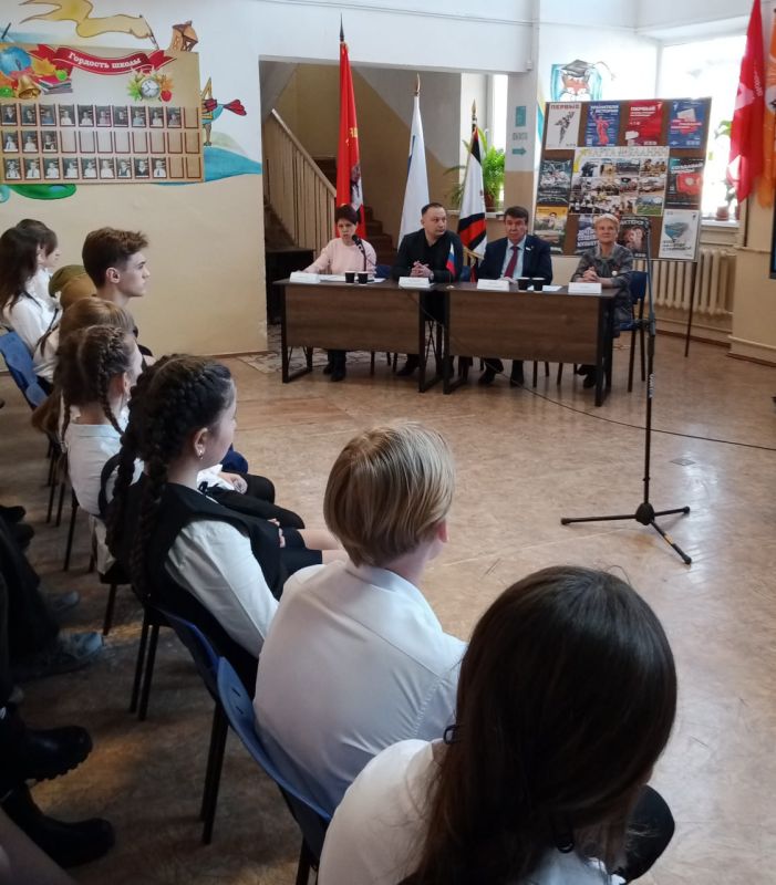 В рамках Года защитника Отечества, к Международному дню освобождения узников фашистских концлагерей, сотрудники библиотеки-филиала № 9 им. Л. Н. Толстого совместно с МБОУ «СОШ № 5 им. 85-го АСП» провели исторический экскурс... В рамках Года защитника Отечества, к Международному дню освобождения узников фашистских концлагерей, сотрудники библиотеки-филиала № 9 им. Л. Н. Толстого совместно с МБОУ «СОШ № 5 им. 85-го АСП» провели исторический экскурс...