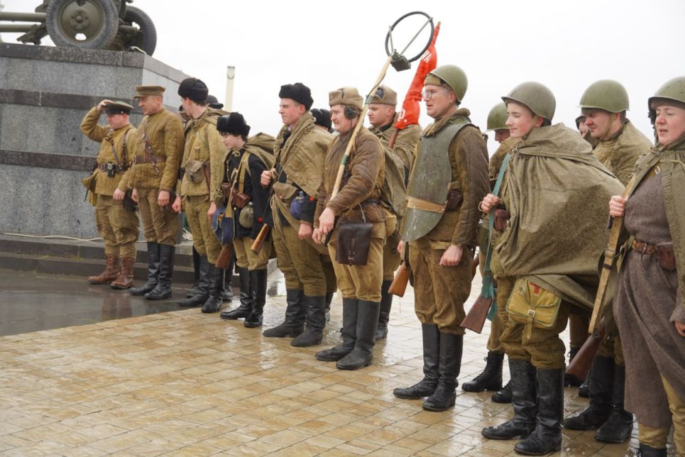 #память. Сегодня, в 81-ю годовщину освобождения Керчи от немецко-фашистских захватчиков, флаг Победы также развевается над нашим городом #память. Сегодня, в 81-ю годовщину освобождения Керчи от немецко-фашистских захватчиков, флаг Победы также развевается над нашим городом