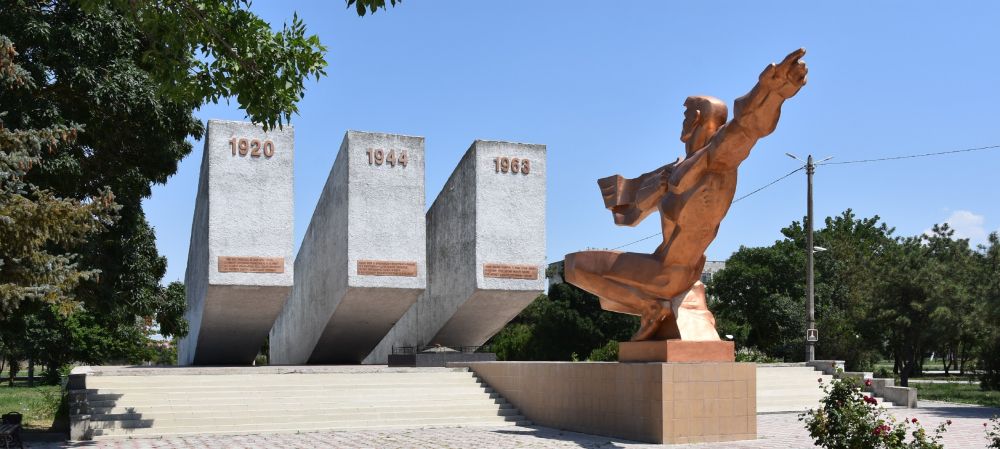     ,  !    81-       
