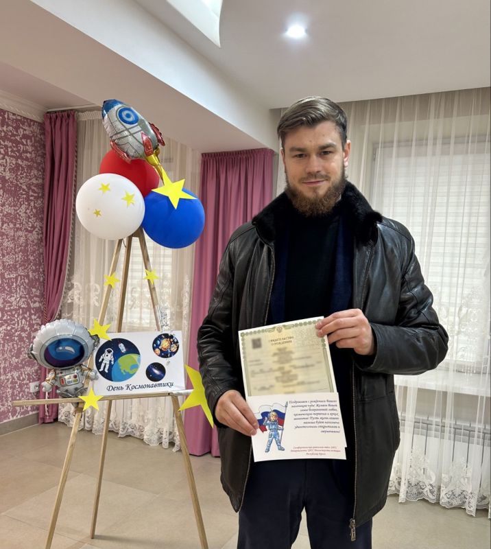 День Космонавтики также отмечали в Симферопольском районном отделе ЗАГС. День Космонавтики также отмечали в Симферопольском районном отделе ЗАГС.