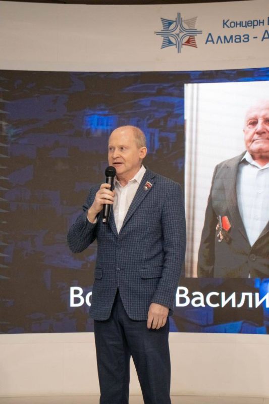 Председатель Общественной палаты Севастополя Александр Трошев принял участие в награждении ветеранов Великой Отечественной войны Председатель Общественной палаты Севастополя Александр Трошев принял участие в награждении ветеранов Великой Отечественной войны