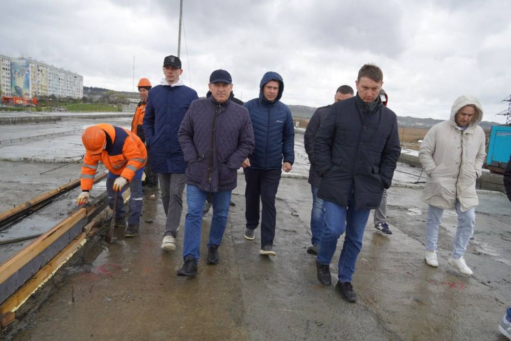 В Керчи с рабочим визитом побывал председатель Совета министров Республики Крым Юрий Гоцанюк В Керчи с рабочим визитом побывал председатель Совета министров Республики Крым Юрий Гоцанюк