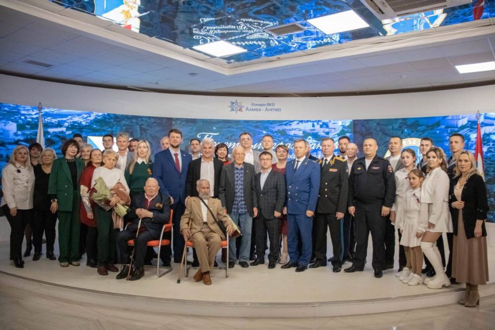 Председатель Общественной палаты Севастополя Александр Трошев принял участие в награждении ветеранов Великой Отечественной войны Председатель Общественной палаты Севастополя Александр Трошев принял участие в награждении ветеранов Великой Отечественной войны