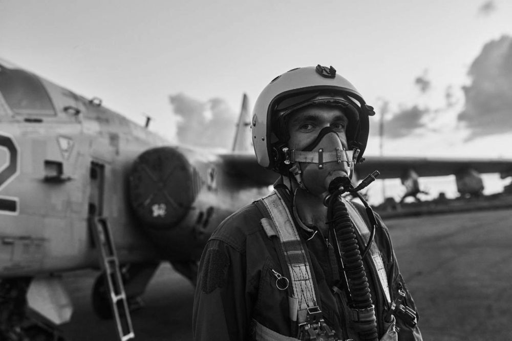  :  F-16  . 26-        