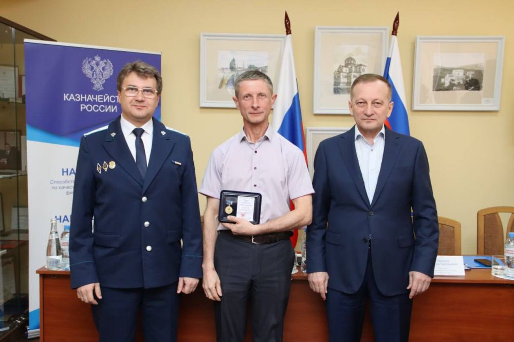 Заместители руководителя Казначейства России Эли Исаев и Александр Суконкин приняли участие в расширенном заседании Коллегии Управления Федерального казначейства по Республике Крым Заместители руководителя Казначейства России Эли Исаев и Александр Суконкин приняли участие в расширенном заседании Коллегии Управления Федерального казначейства по Республике Крым