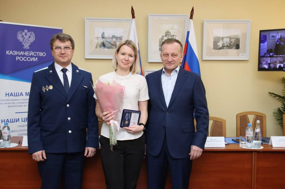 Заместители руководителя Казначейства России Эли Исаев и Александр Суконкин приняли участие в расширенном заседании Коллегии Управления Федерального казначейства по Республике Крым Заместители руководителя Казначейства России Эли Исаев и Александр Суконкин приняли участие в расширенном заседании Коллегии Управления Федерального казначейства по Республике Крым