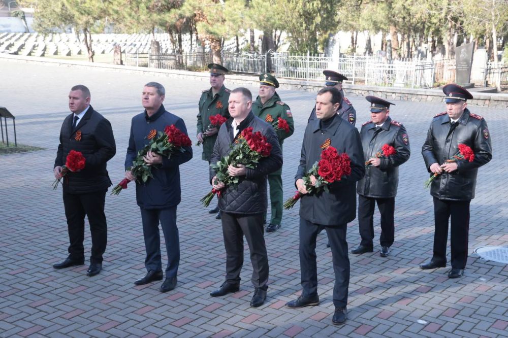 Симферополь отмечает 81-ую годовщину освобождения от немецко-фашистских захватчиков Симферополь отмечает 81-ую годовщину освобождения от немецко-фашистских захватчиков