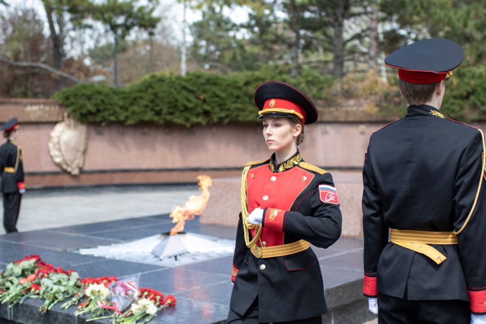 У мемориала «Вечный огонь» на могиле Неизвестного солдата прошло торжественное открытие муниципального этапа регионального патриотического проекта «Вахта Памяти поколений – Пост № 1» У мемориала «Вечный огонь» на могиле Неизвестного солдата прошло торжественное открытие муниципального этапа регионального патриотического проекта «Вахта Памяти поколений – Пост № 1»