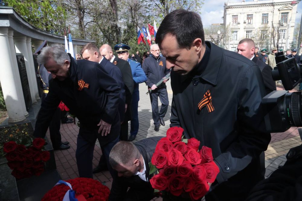 Симферополь отмечает 81-ую годовщину освобождения от немецко-фашистских захватчиков Симферополь отмечает 81-ую годовщину освобождения от немецко-фашистских захватчиков