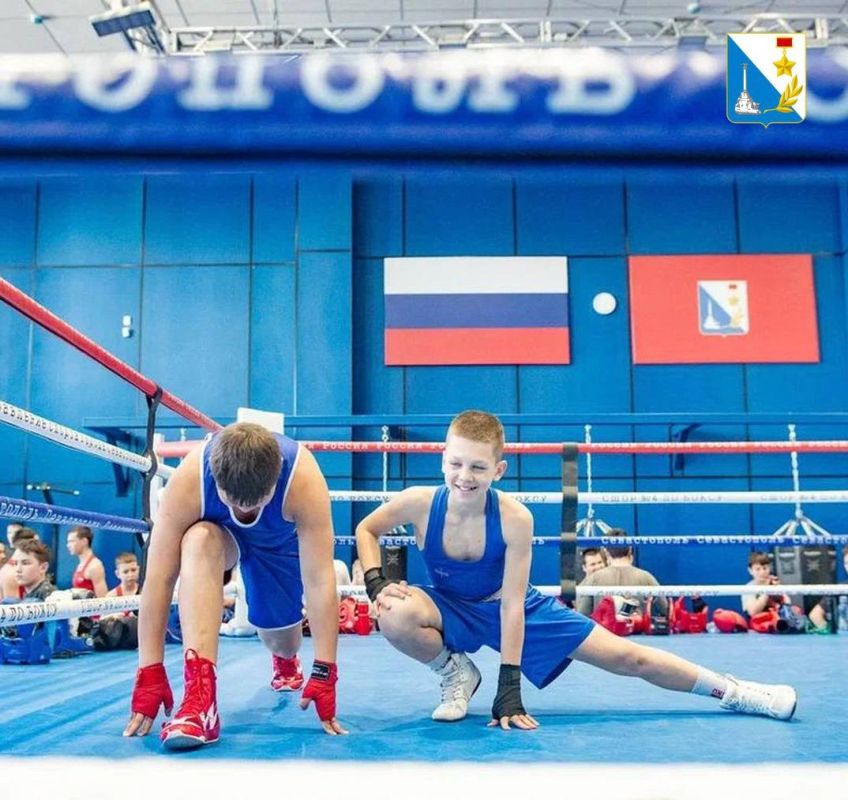 Юные боксеры вышли на первую тренировку в новом спорткомплексе Юные боксеры вышли на первую тренировку в новом спорткомплексе