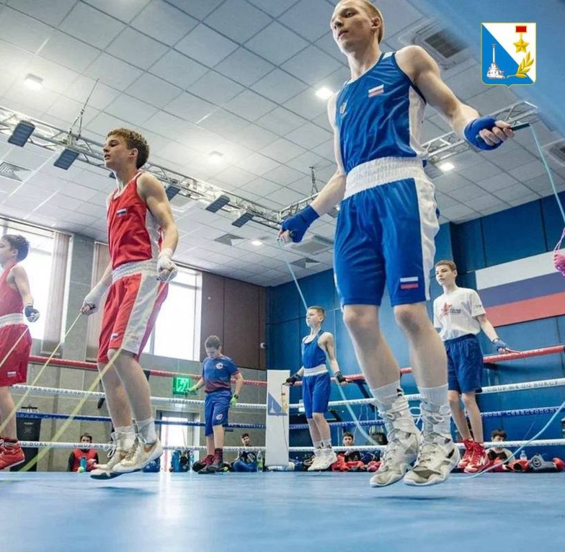 Юные боксеры вышли на первую тренировку в новом спорткомплексе Юные боксеры вышли на первую тренировку в новом спорткомплексе