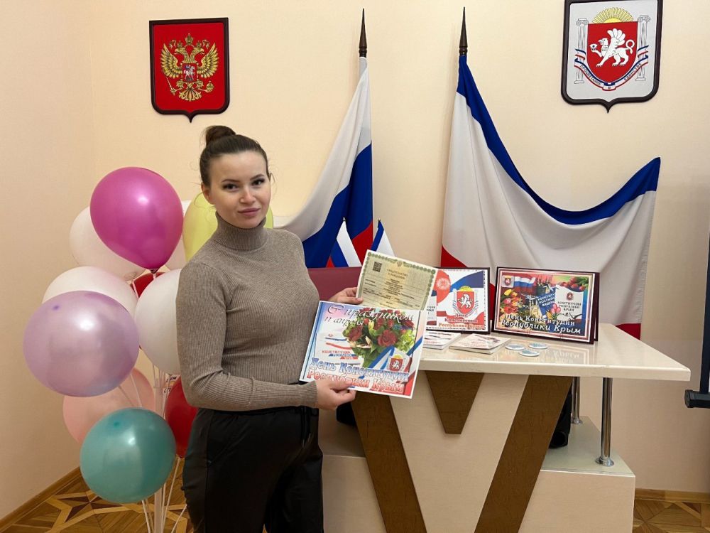 Крымская Конституция - прочный фундамент демократического развития полуострова Крымская Конституция - прочный фундамент демократического развития полуострова