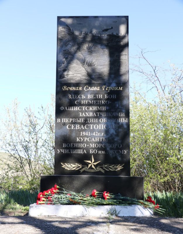 Ольга Урайкина: В честь 81-летия освобождения города Бахчисарай и Бахчисарайского района от немецко-фашистских захватчиков возложили цветы к памятным местам Ольга Урайкина: В честь 81-летия освобождения города Бахчисарай и Бахчисарайского района от немецко-фашистских захватчиков возложили цветы к памятным местам