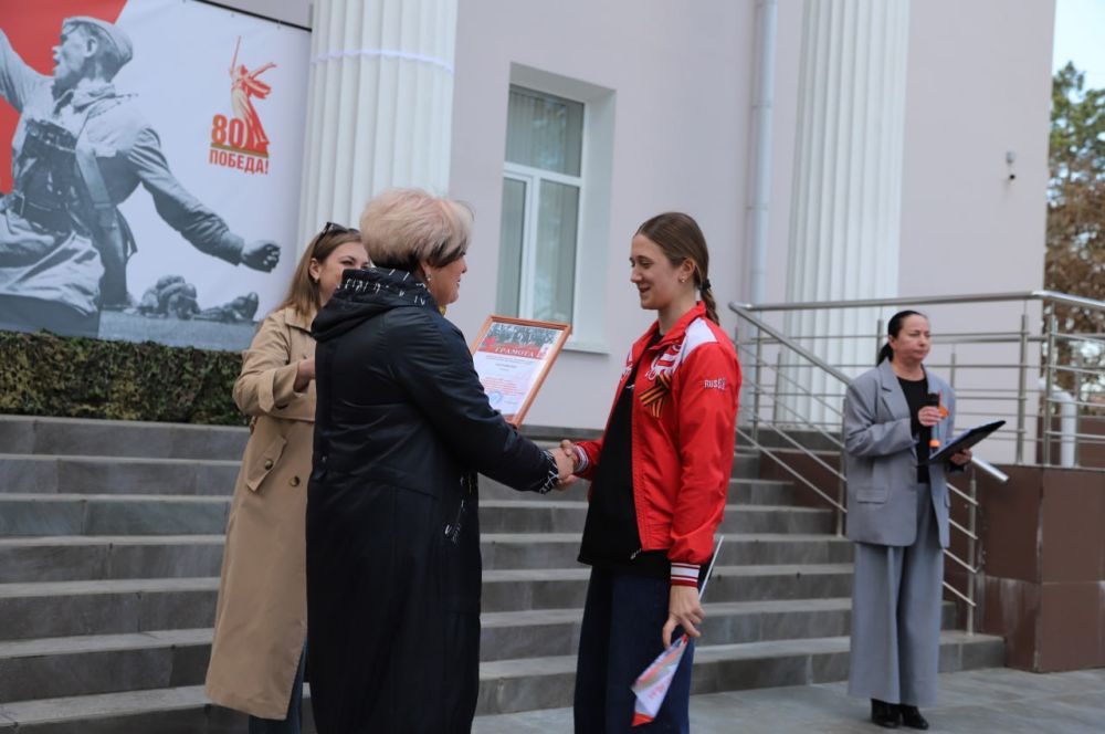 Анжелика Ястребова: В рамках празднования 81-й годовщины Дня освобождения города от немецко-фашистских захватчиков награждены призеры легкоатлетической эстафеты Анжелика Ястребова: В рамках празднования 81-й годовщины Дня освобождения города от немецко-фашистских захватчиков награждены призеры легкоатлетической эстафеты