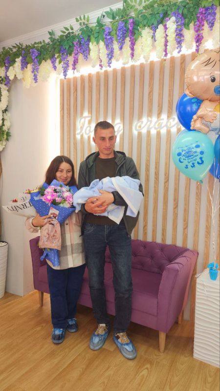 Ялтинский городской отдел ЗАГС в Ялтинском родильном доме проводил торжественное имянаречение с вручением свидетельств о рождении новорождённых мылышей: Тимура Щербака, Амины Савиновой и Юлии Бабарыка Ялтинский городской отдел ЗАГС в Ялтинском родильном доме проводил торжественное имянаречение с вручением свидетельств о рождении новорождённых мылышей: Тимура Щербака, Амины Савиновой и Юлии Бабарыка