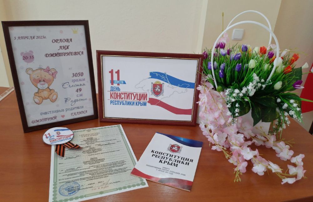 Ленинский районный отдел ЗАГС в зале торжественных событий проводил торжественное чествование и вручил первые государственные документы – свидетельства о рождении Артёму и Марии Буравкиным, у которых родился мальчик Давид, ... Ленинский районный отдел ЗАГС в зале торжественных событий проводил торжественное чествование и вручил первые государственные документы – свидетельства о рождении Артёму и Марии Буравкиным, у которых родился мальчик Давид, ...