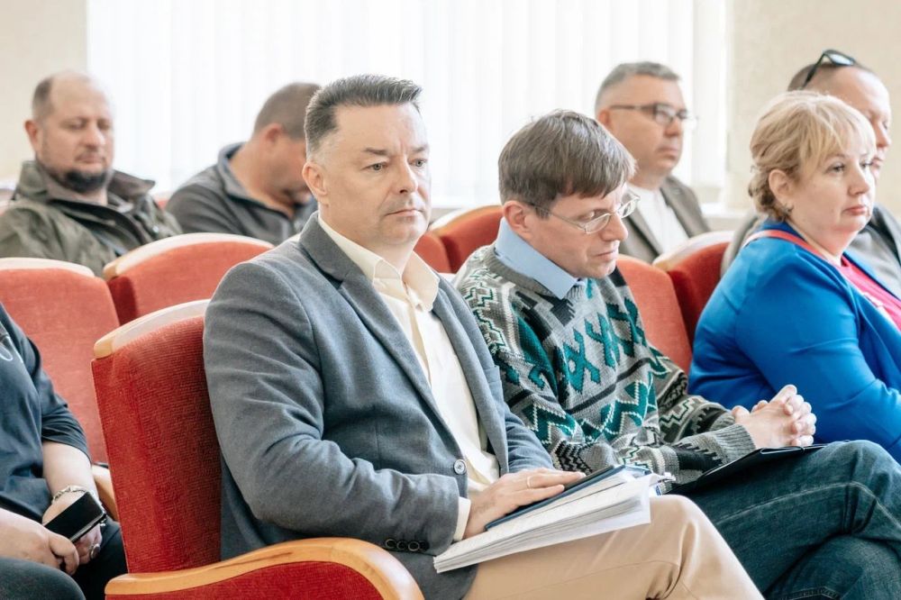 Сергей Ганзий: Сегодня провели рабочие совещания по подготовке к сезону в регионах Западного берега Крыма в Евпатории и Черноморском районе, осмотрели пляжи, готовящиеся к приему туристов Сергей Ганзий: Сегодня провели рабочие совещания по подготовке к сезону в регионах Западного берега Крыма в Евпатории и Черноморском районе, осмотрели пляжи, готовящиеся к приему туристов